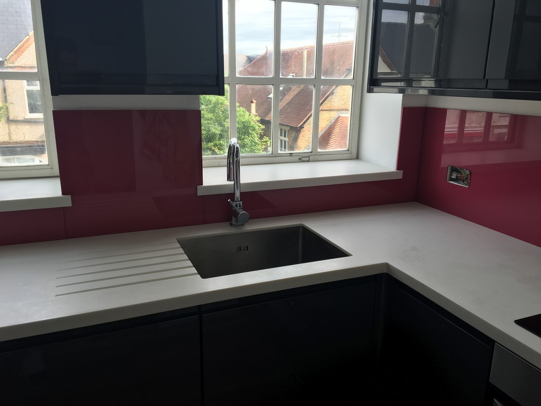 Deep plum coloured glass splashback in modern New Cross Gate kitchen